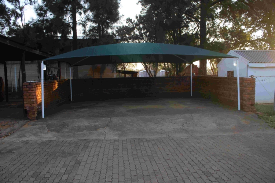 9 Bedroom Property for Sale in Schietfontein Ah North West